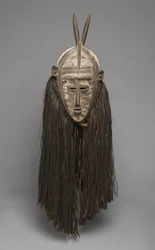 Bolo Mask, Burkina Faso (trä, pigment och fiber)