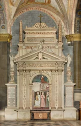 Norra tvärskeppet, ärkeängelns altare, Bakom altartavlan fresker av Bonifatius Bembo, Jungfru och barn Saint Aquilina och Saint Catherine of Alexandria, Ovan symbol för Umilitas