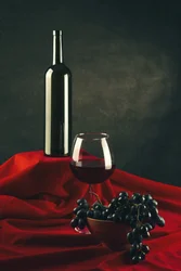 Stilleben med rött vin