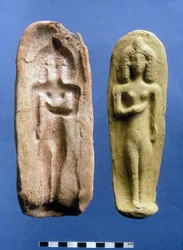 Statyett av en fruktbarhetsgudinna och formen från vilken den gjuts, ca 800- 700-talet f.Kr. (lera)