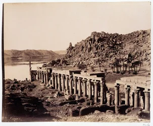 Ruinerna av templet Isis i Egypten - fotografi av bröderna Zangali, sent 1800-tal
