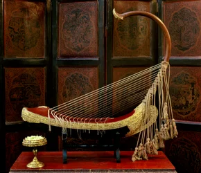 Burmesisk harpa (trä)