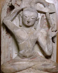 Sittande Buddha klipper sitt hår