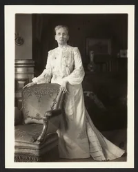 Mrs John Arbuckle, ca 1900-10