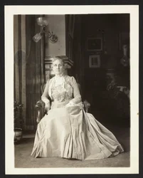 Mrs John Arbuckle, ca 1900-10