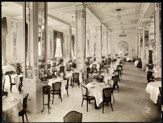 En matsal på Robert Treat Hotel, Newark, New Jersey, 1916 (silvergelatintryck)
