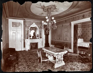 Privat vardagsrum på Hoffman House Hotel, 1907 (silvergelatintryck)