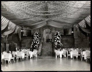 Receptionsrum på Ritz-Carlton Hotel, 1915 eller 1916 (silvergelatintryck)