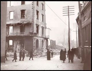 Ruins of the Delavan House Hotel, Albany, New York, 1894 (silvergelatintryck)