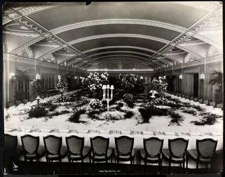 Bordet är dukat för en bankett på Ritz-Carlton Hotel, 1913 (silvergelatintryck)