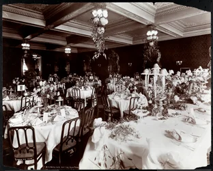 Bord dukat för Elklubbens bankett på Hotel Delmonico, 1902 (silvergelatintryck)