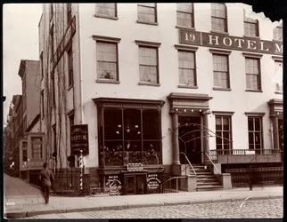 The Hotel Martin på 19 Lafayette Place, New York, 1896 (silvergelatintryck)