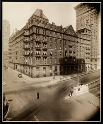 The Murray Hill Hotel, Park Avenue och 40th Street, New York, 1919 (silvergelatintryck)