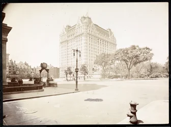 The Plaza Hotel, 5th Avenue och 59th Street, New York, 1907 (silvergelatintryck)