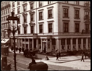 The St. James Hotel, nordöstra hörnet av Broadway och 26th eller 27th Street, New York, 1896 (silvergelatintryck)