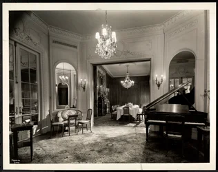 Musikrummet i Louis XVI-sviten på Hotel St. Regis, 1937 (silvergelatintryck)