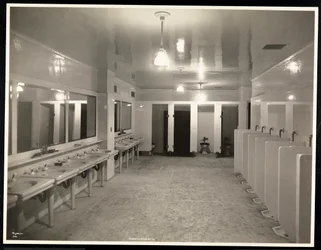 Toaletter på Hotel Pennsylvania, 1918 (silvergelatintryck)