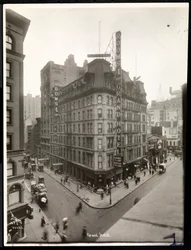 Utsikt över Grand Hotel ay 31st Street och Broadway, New York, ca 1914 (silvergelatintryck)