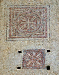 Detalj av kors från mosaikgolvet i den bysantinska kyrkan i Shoham, Israel, ca 500-talet e.Kr. (mosaik)