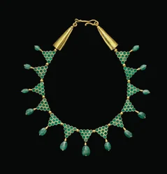 Halsband, ca 6-700-talet (guld och smaragder)