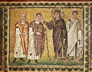 Jesus botar två blinda män, en apostel bakom honom, 600-talet (mosaik)