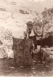 En jägare och lockbete, ca 1894-1914