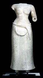 Kvinnlig gudomlighet från bakningstemplet, Roluos, Kambodja, 400-9000 (sandsten)