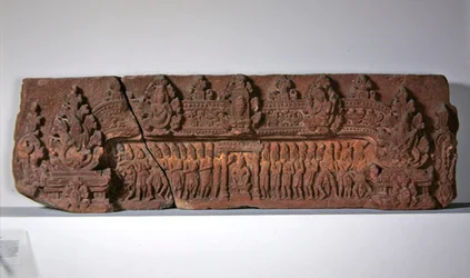 Lintel som skildrar myten om ursprunget till Linga och kröning av en kung, 2:a - 7:e århundradet (sandsten)