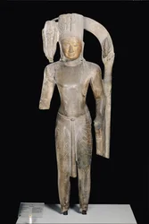 Stående staty av Harihara, Phnom Da Style, från Angkor Borei (sandsten)