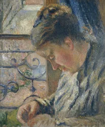 Mme Pissarro syr bredvid ett fönster, c1877
