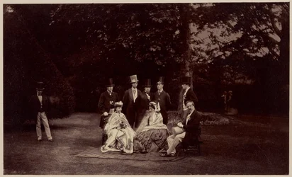 Grupp av deras kungliga högheter prinsessan Clementine de Saxe Cobourg Gotha, hennes söner och dotter, hertigen av Aumale, greven av Eu, hertigen av Alencon och hertigen av Penthievre.