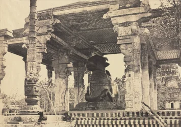 Great Pagoda, Great Bull, Framifrån, Tanjore, Indien Rajarajesvara Temple, 1857.