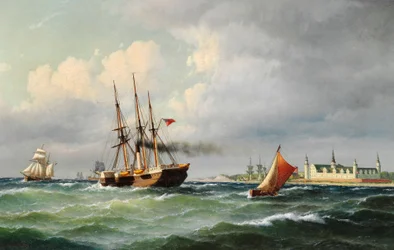 Danska: Havslandskap utanför Kronborg med många fartyg och en lotsbåt Havslandskap utanför Kronborg med många fartyg och en lotsbåt