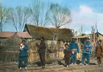 Kina, Kineser i en by, bilddatum: cirka 1920, Carl Simon Archive