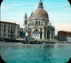 Italien, Venedig, vy mot Basilica Santa Maria della Salute, även känd som Basilica of St. Mary of Health, Dorsoduro-området, bilddatum: cirka 1910. Carl Simon-arkivet