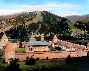 Rumänien, Bukovina, Sucevita-klostret som ligger i Sucevitas floddal, bilddatum: cirka 1920. Carl Simon-arkivet
