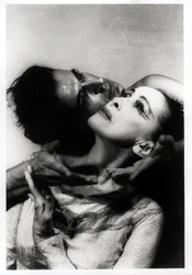 Martha Graham (1894-1991) och Bertram Ross (1920-2003) i "Visionary Recital", 27 juni 1961 (silvergelatintryck)