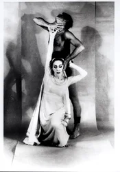Martha Graham (1894-1991) och Bertram Ross (1920-2003) i "Visionary Recital", 27 juni 1961 (silvergelatintryck)