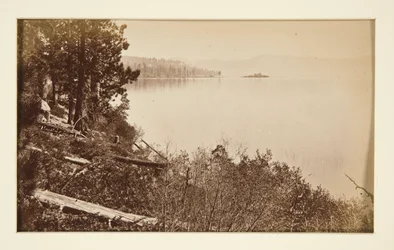 Fyra järnvägsscener och fyra vyer över Lake Tahoe: Lake Tahoe från Artist Rocks