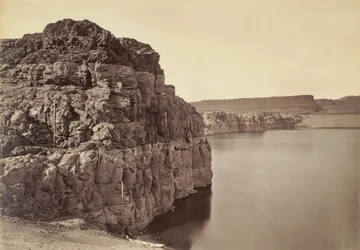 [The Dalles, högsta och lägsta vattenstånd, 92 fot] / [Dalles övre del, Columbiafloden, Oregon]