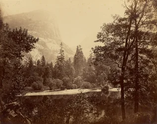 ["Sjön" - Yosemitedalen] / [Sjöstrand] / [Ah-Wi-Yah-sjön, Yosemite] / [Mirror Lake och Mount Watkins, Yosemite]