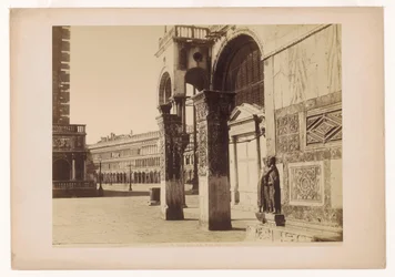 Piazza San Marco sedd från Porta della Carta. Venedig.