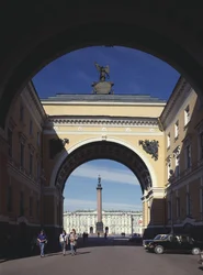 Triumfbågen i generalstabsbyggnaden i Sankt Petersburg, 1819-1829