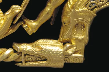 Mycket viktig La Tene krigare fibula, detalj (guld) (se även 1065822-7)