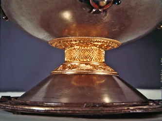 The Ardagh Chalice, Reerasta, County Limerick (silver med silverförgyllning, emalj, mässing och brons) (detalj av 228699)