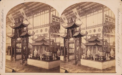 Vy över den kinesiska domstolen, huvudbyggnaden, Centennial Exhibition, Philadelphia