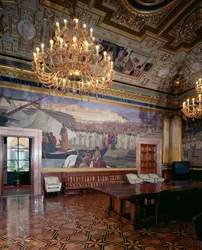 Sala Maccari Maccari-rummet rikt dekorerat med förgylld stuckatur och scener från romersk historia, detalj av panel som föreställer en talare inför en folkmassa, 1882-88 foto