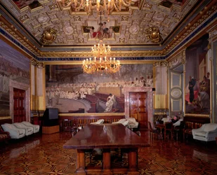 Sala Maccari, rikt dekorerad med förgylld stuck och scener ur romersk historia, detalj av en panel som avbildar en romersk senat, 1882-88