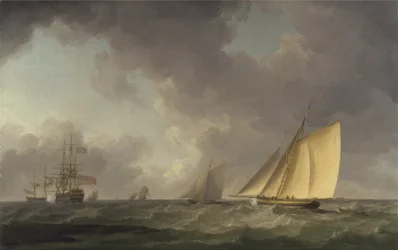 Cutter nära dragen i en frisk bris, med annan frakt