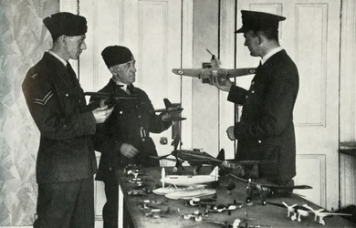 RAF-personal lärde sig att identifiera flygplan under andra världskriget, 1941.
